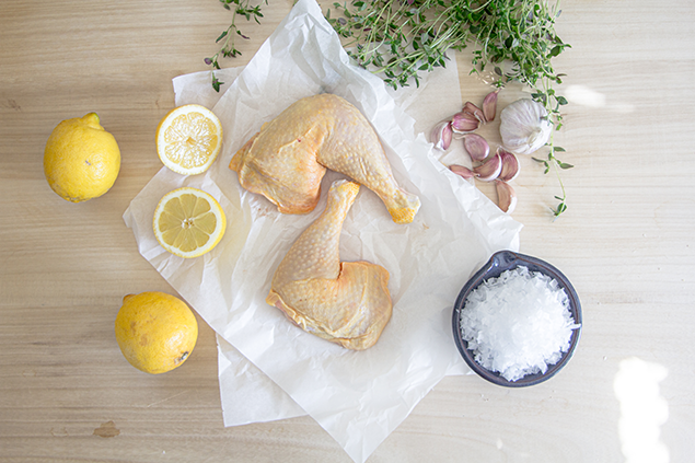 Kycklingklubbor med citron, salt, vitlök och timjan