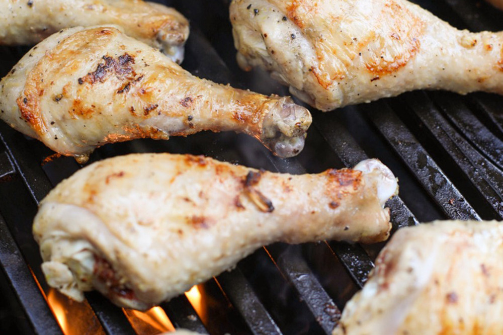 Kycklingklubbor p&aring; grillen