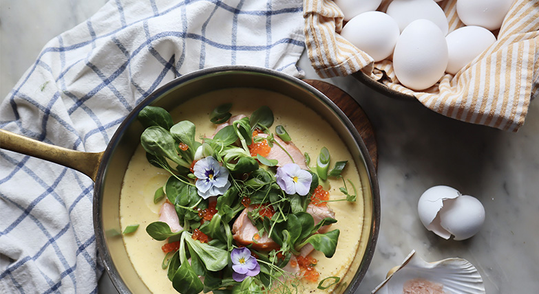 Omelett med rökt lax.