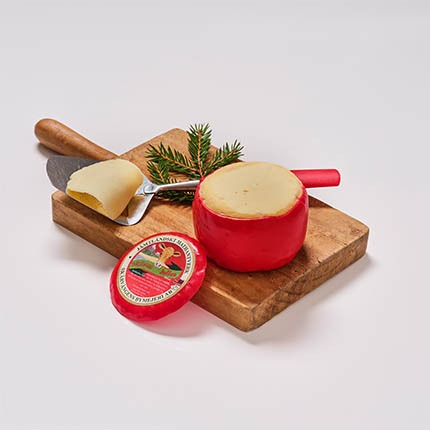 Julost julius i rött vax på skärbräda
