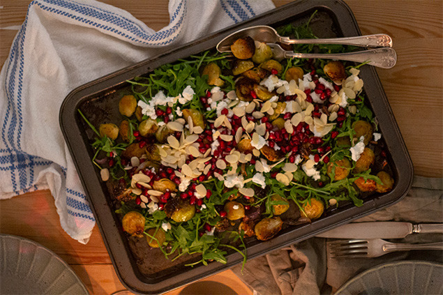 Brysselkål med honung, chevre och rucola