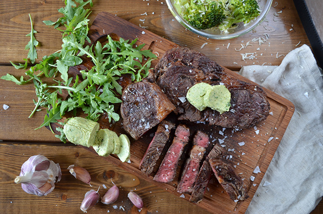 Entrecote med parmesanslungad broccoli