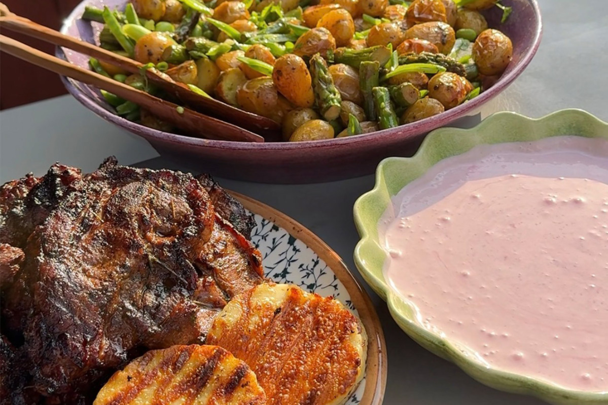 Grillad fläskkarré med lingonsås och potatissallad