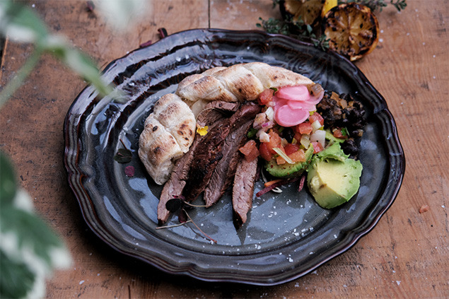 Grillad flankstek med tortillabröd