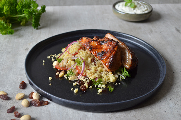 Harissa kyckling med couscoussallad och myntayoghurt