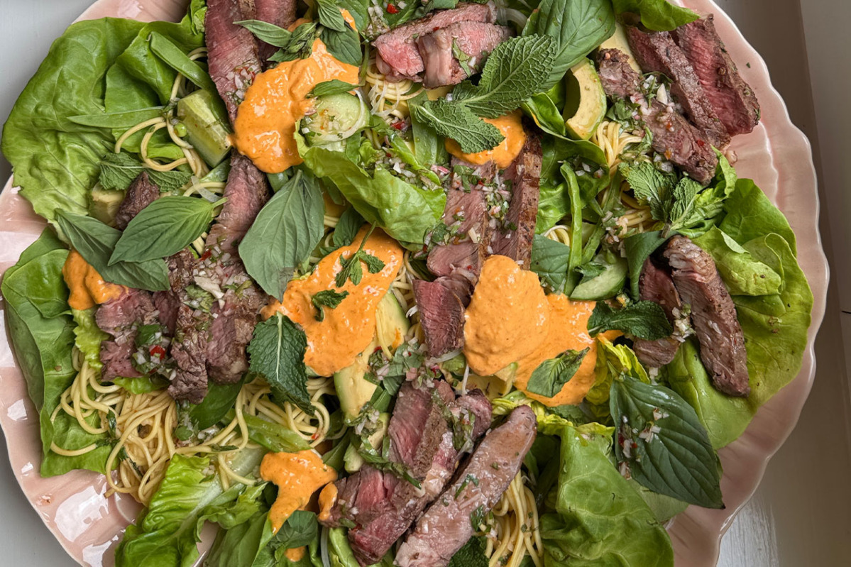 Nudelsallad med entrecote och kimchimajo