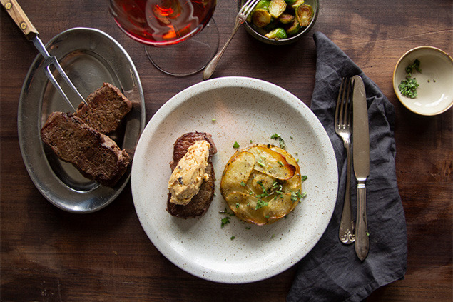 Älgryggbiff med potatiskaka och chorizosmör