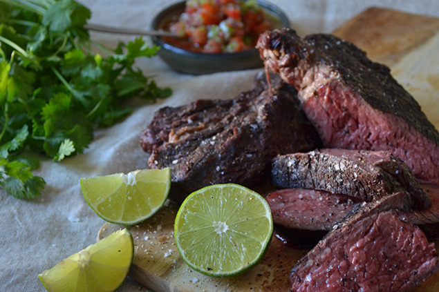 Grillat högrev med salsa criolla