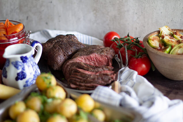 Hjortrostbiff med smörkokt potatis och brysselkål