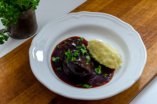 Bräserad oxkind med krämigt potatismos