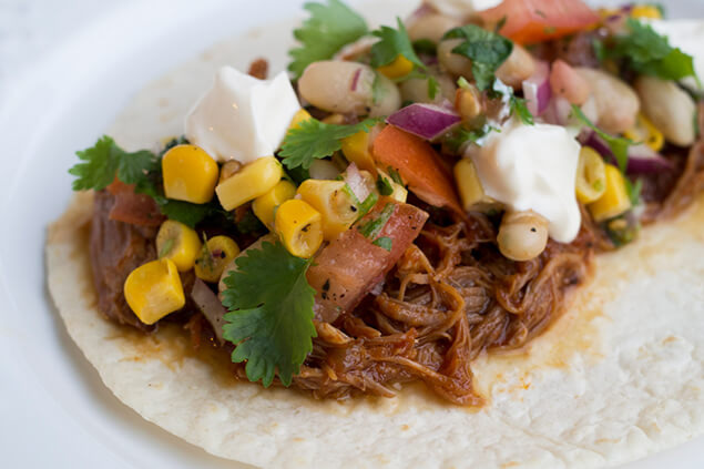 Pulled pork med bönsalsa