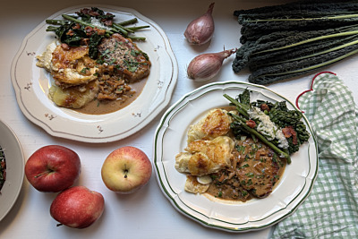 Premiumkotletter i cidergräddsås med krämig potatisgratäng