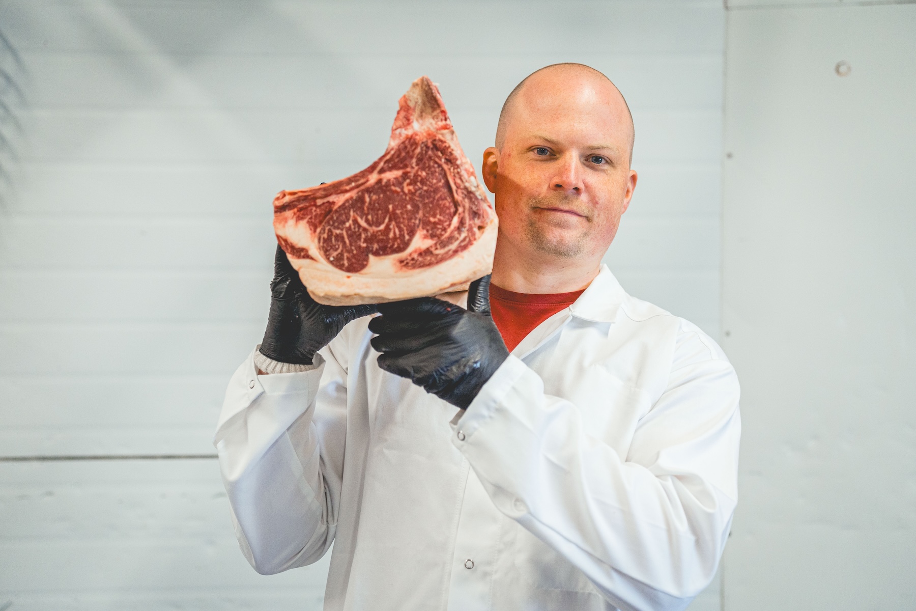 Styckare med k&ouml;ttbit i labbrock